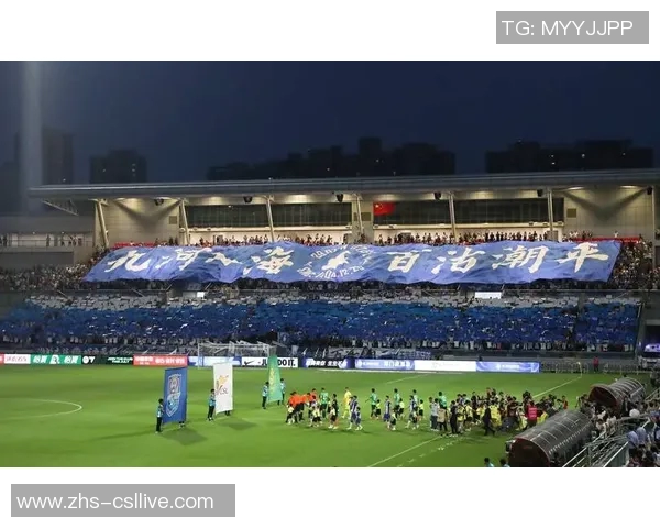 足球馆内激情四溢球迷齐聚共享精彩赛事与友谊时刻 足球馆内激情四溢球迷齐聚共享精彩赛事与友谊时刻